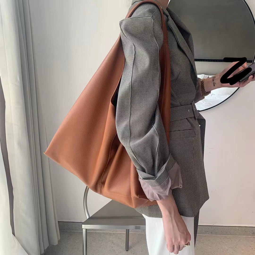 Women’s Large Hobo Leather Shoulder Bag for Everyday City Outfits