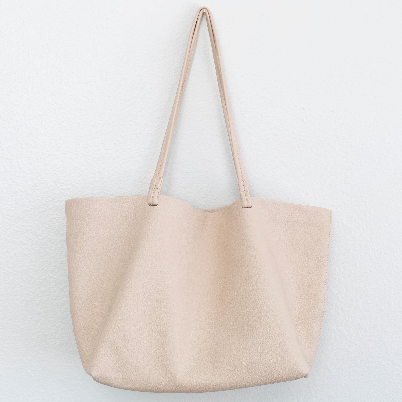 Women’s Large Carryall Tote In Soft Pebbled Leather for Everyday City Outfits