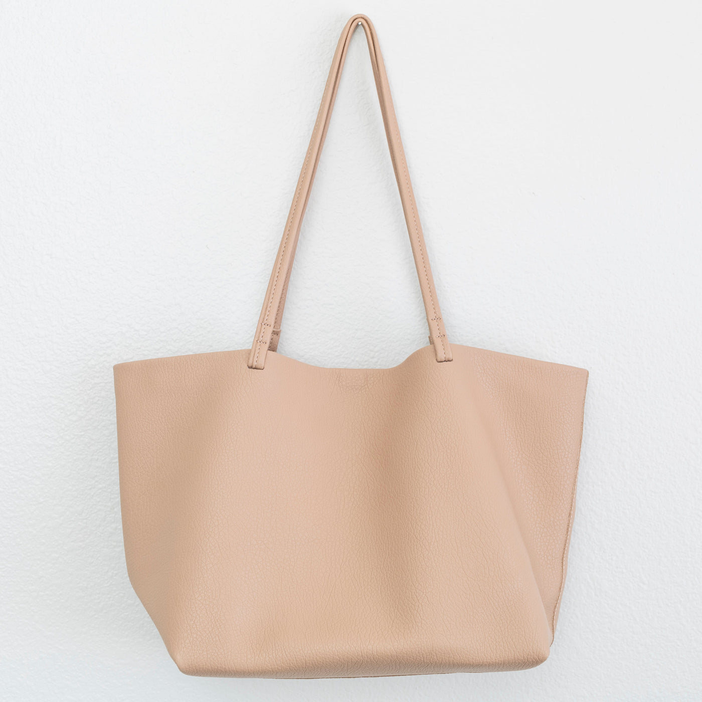 Women’s Large Carryall Tote In Soft Pebbled Leather for Everyday City Outfits