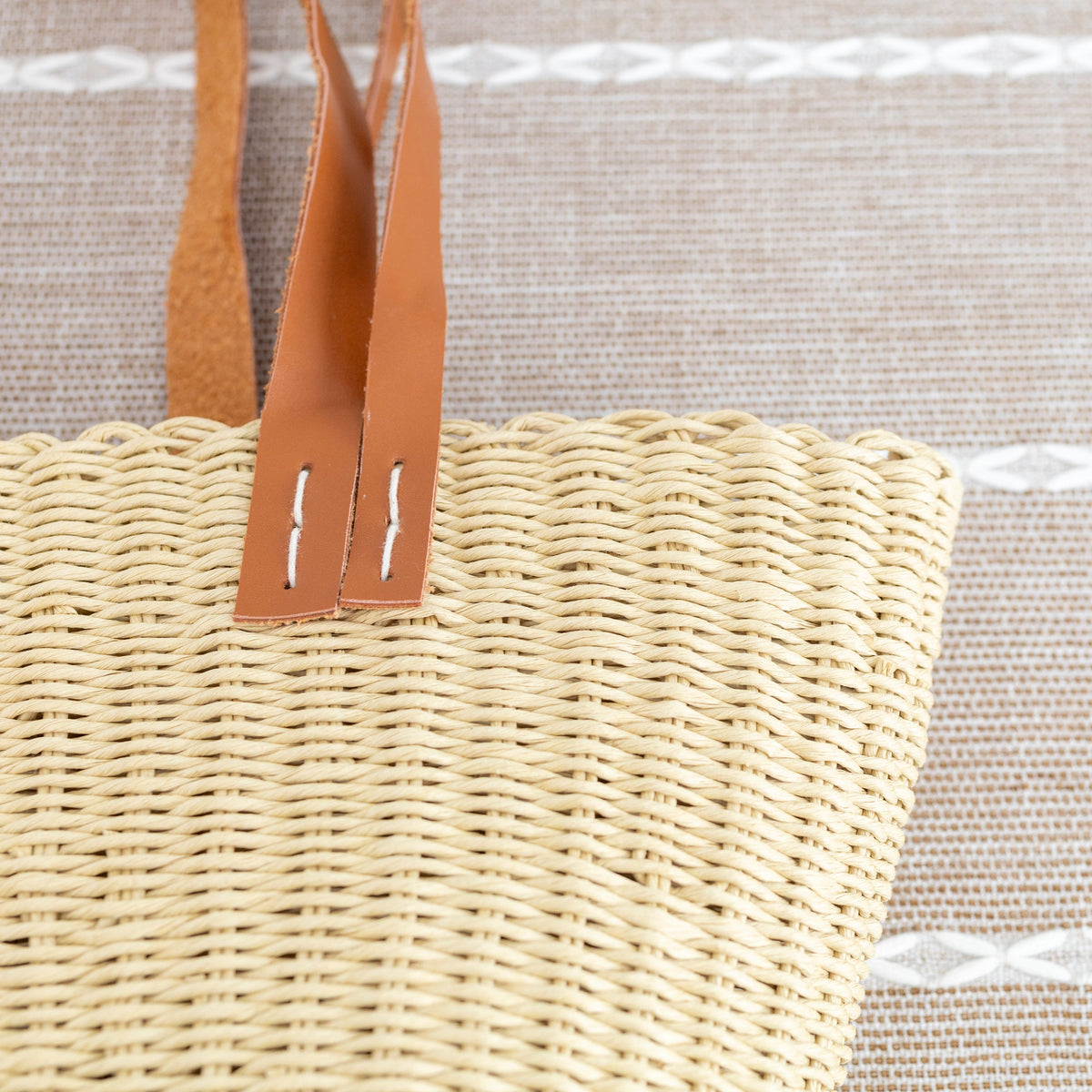 Women’s Straw Shell Basket Summer Tote for Beach, Vacation & Summer Outfits