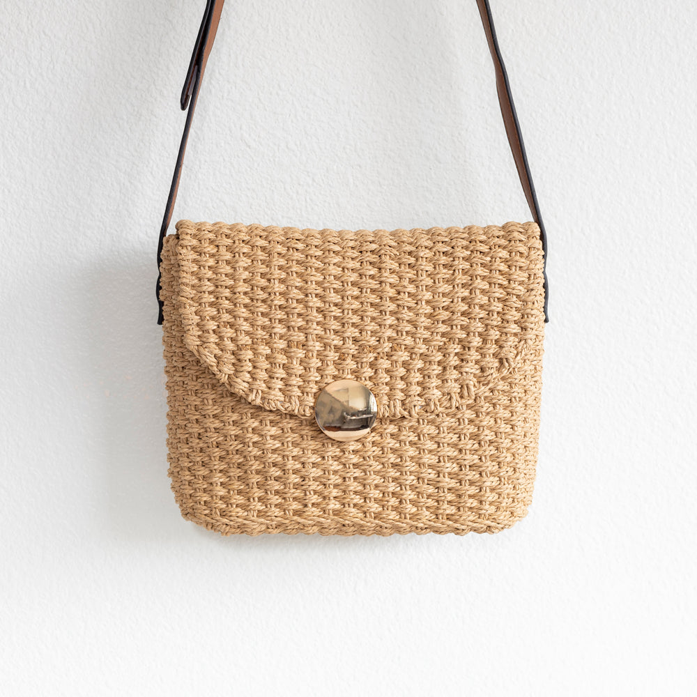 Damen Stroh geflochtene Umhängetasche mit Klappe Crossbody-Tasche für Strand, Urlaub & Sommer-Outfits