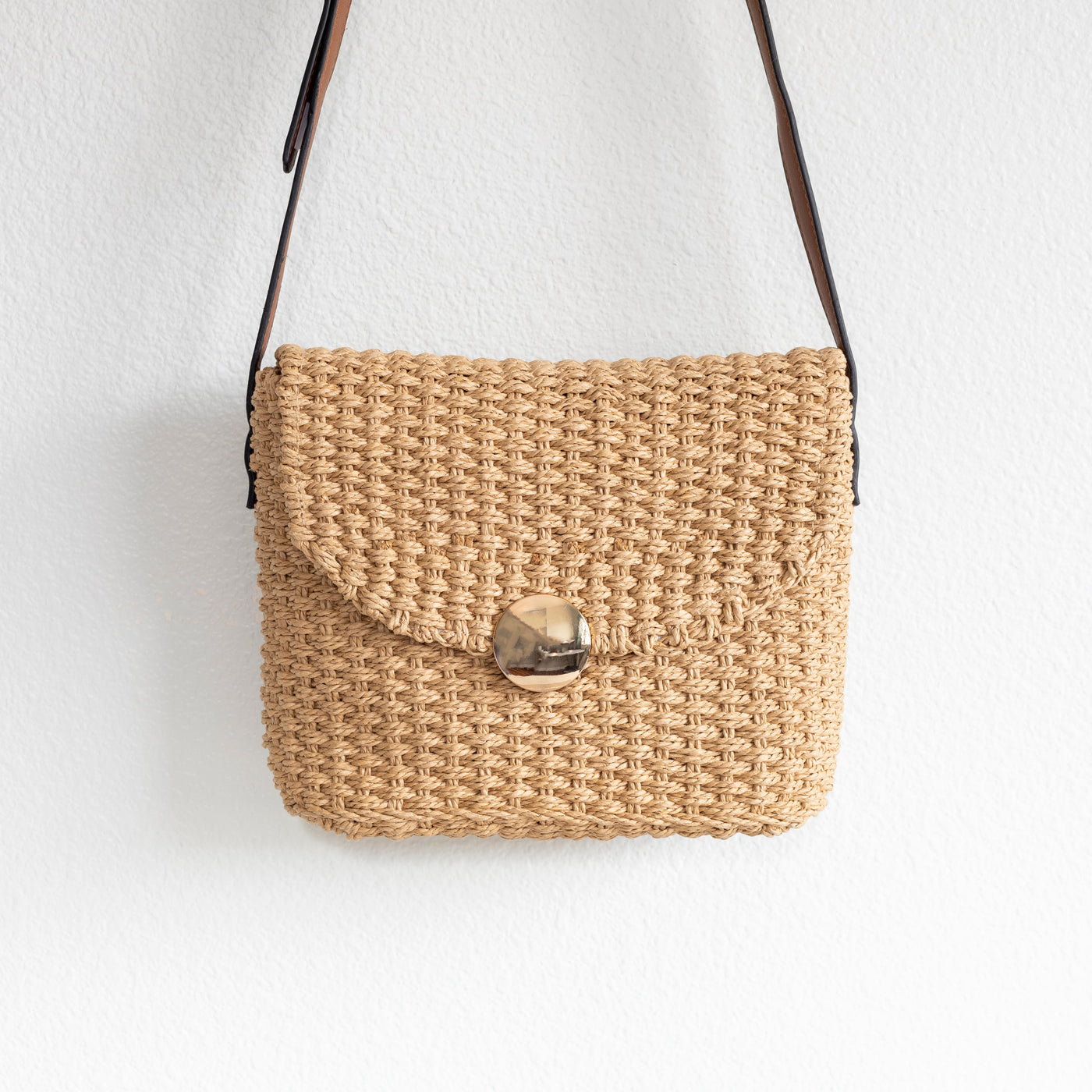 Women’s Straw Woven Messenger Bag with Flap Crossbody Bag for Beach, Vacation & Summer Outfits