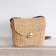 Damen Stroh geflochtene Umhängetasche mit Klappe Crossbody-Tasche für Strand, Urlaub & Sommer-Outfits
