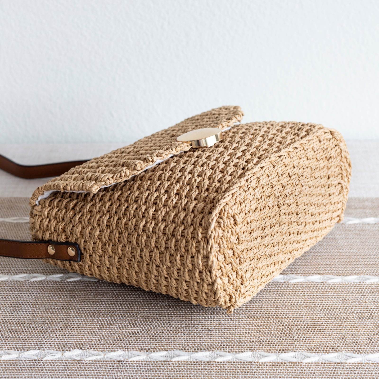 Women’s Straw Woven Messenger Bag with Flap Crossbody Bag for Beach, Vacation & Summer Outfits