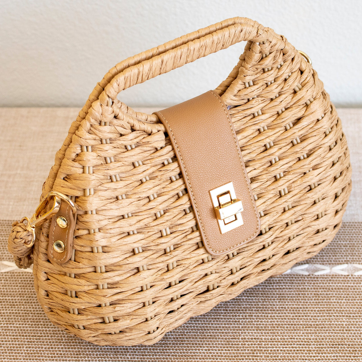 Women’s Straw Shell Shape Crossbody Bag for Beach, Vacation & Summer Outfits