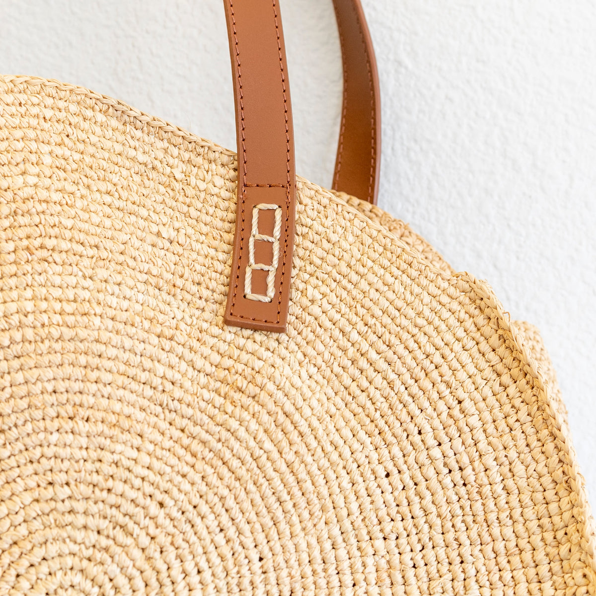 Women’s Round Raffia Woven Shoulder Bag with Genuine Leather Straps Tote Bag for Beach, Vacation & Summer Outfits