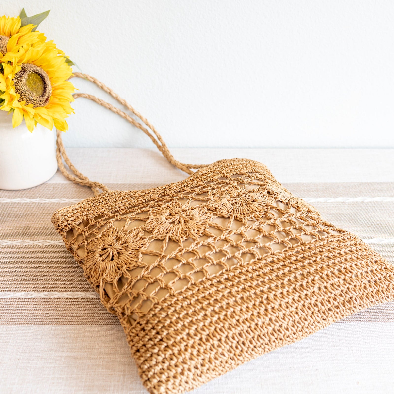Women’s Straw Woven Summer Bag with Floral Designs Tote Bag for Beach, Vacation & Summer Outfits