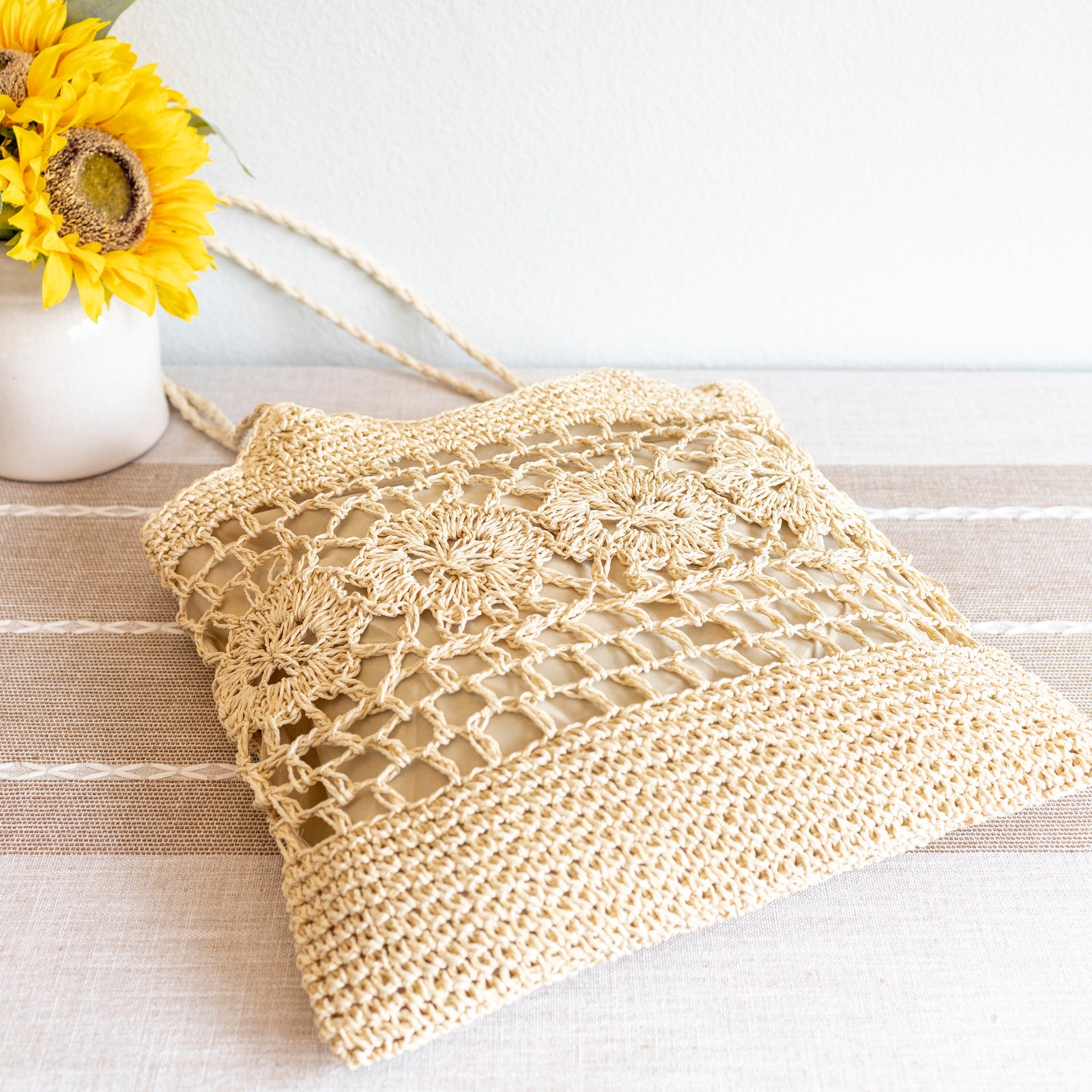 Women’s Straw Woven Summer Bag with Floral Designs Tote Bag for Beach, Vacation & Summer Outfits