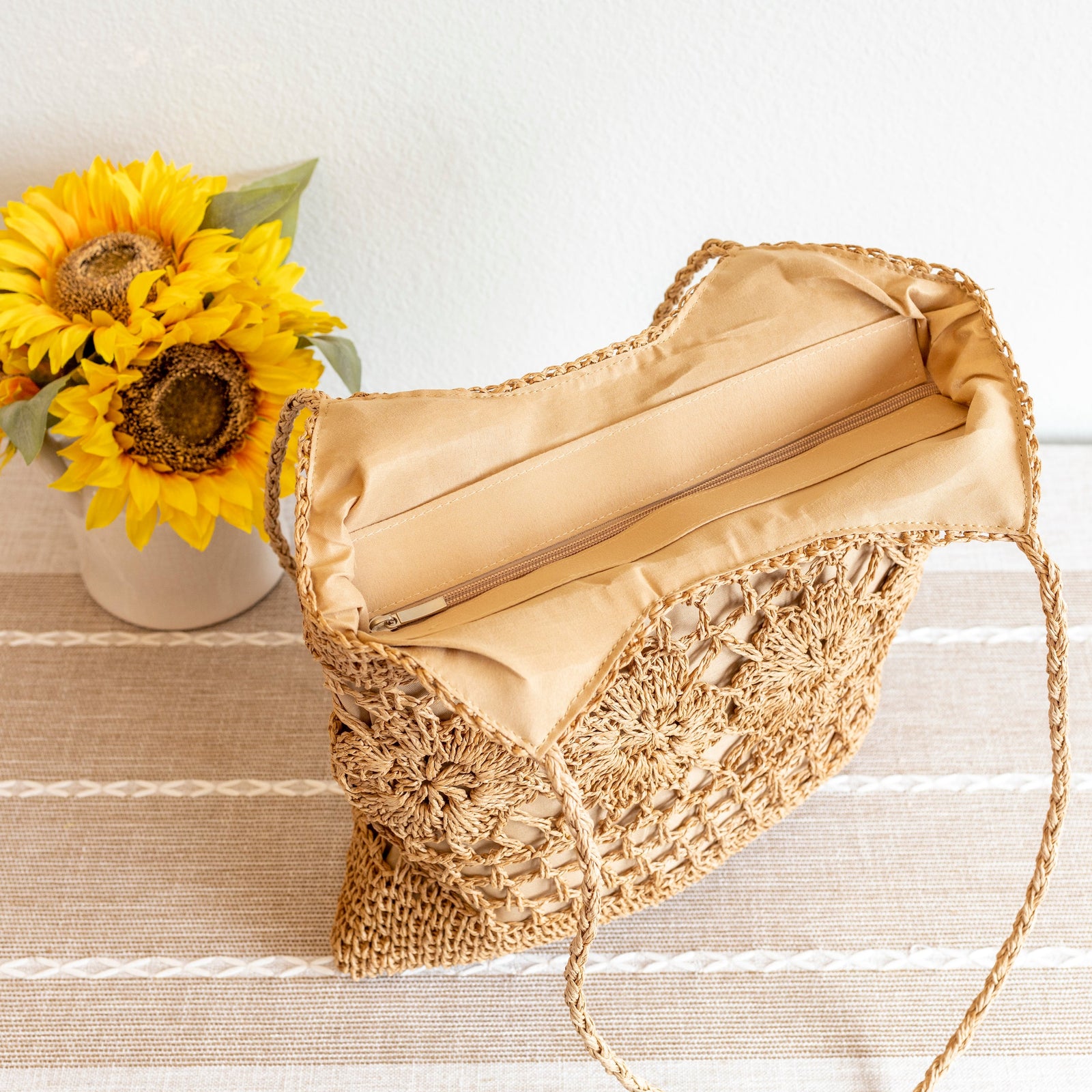 Women’s Straw Woven Summer Bag with Floral Designs Tote Bag for Beach, Vacation & Summer Outfits