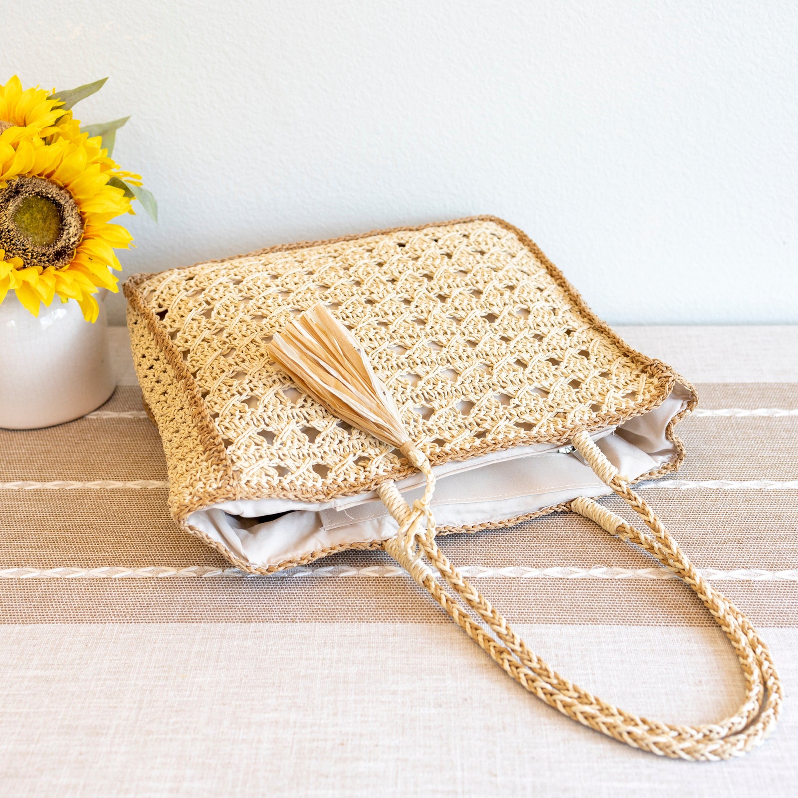 Women’s Straw Woven Shoulder Bag with Tassel Tote Bag for Beach, Vacation & Summer Outfits