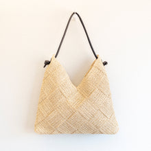 Geflochtene Stroh-Schultertasche für Damen als Strandtasche, Urlaubstasche und für Sommer-Outfits