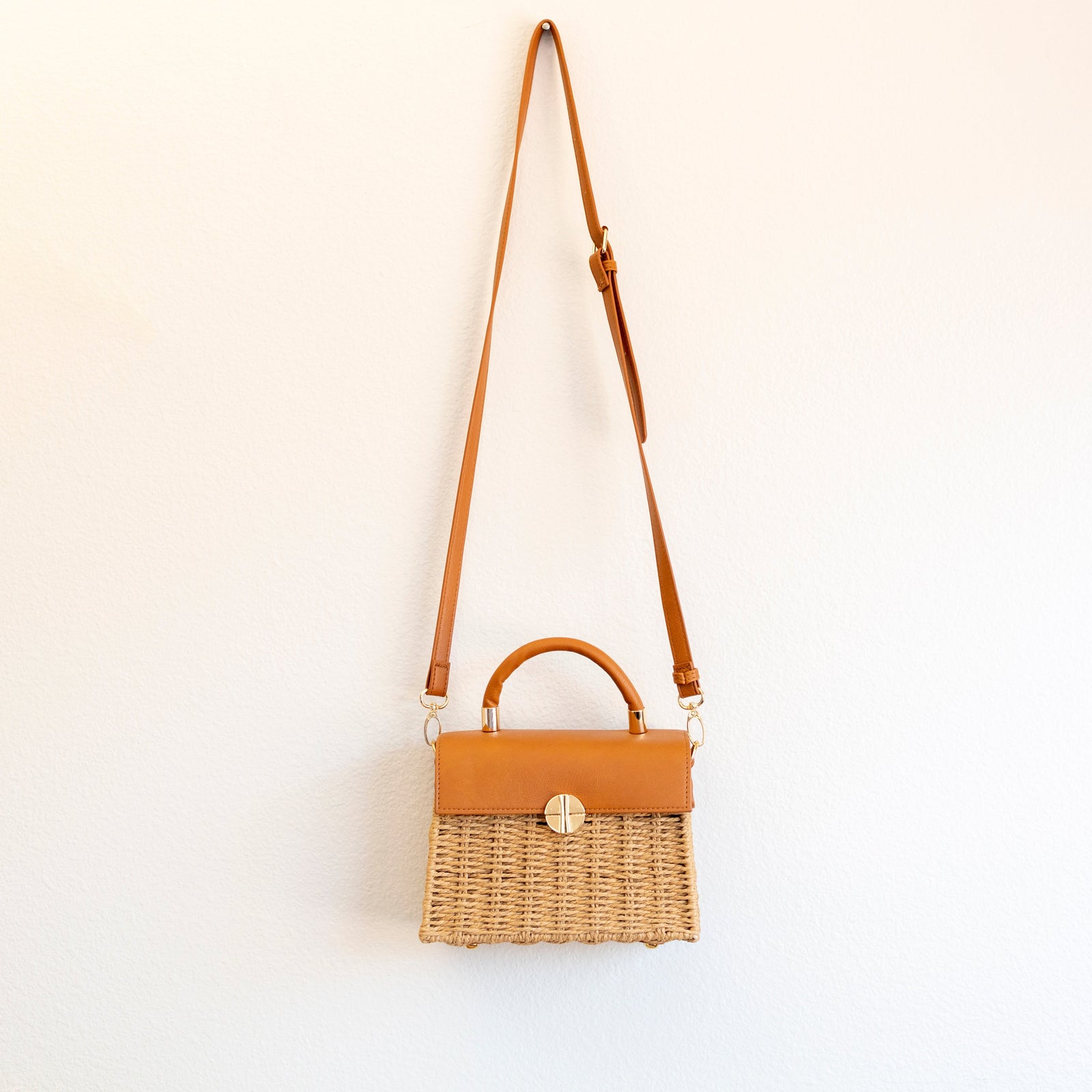 Women’s Straw Woven Box Bag with Leather Flap and Trims Handbag for Beach, Vacation & Summer Outfits
