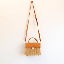 Geflochtene Strohtasche für Damen mit Lederüberschlag und Lederbesatz Handtasche für Strand, Urlaub & Sommer-Outfits