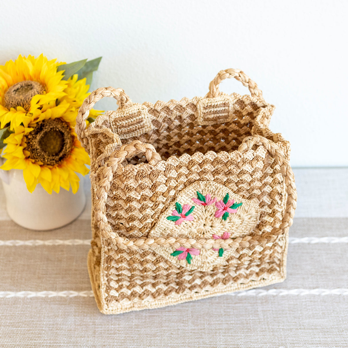 Women’s Top Handle Raffia Straw Handbag with Floral Designs Tote Bag for Beach, Vacation & Summer Outfits