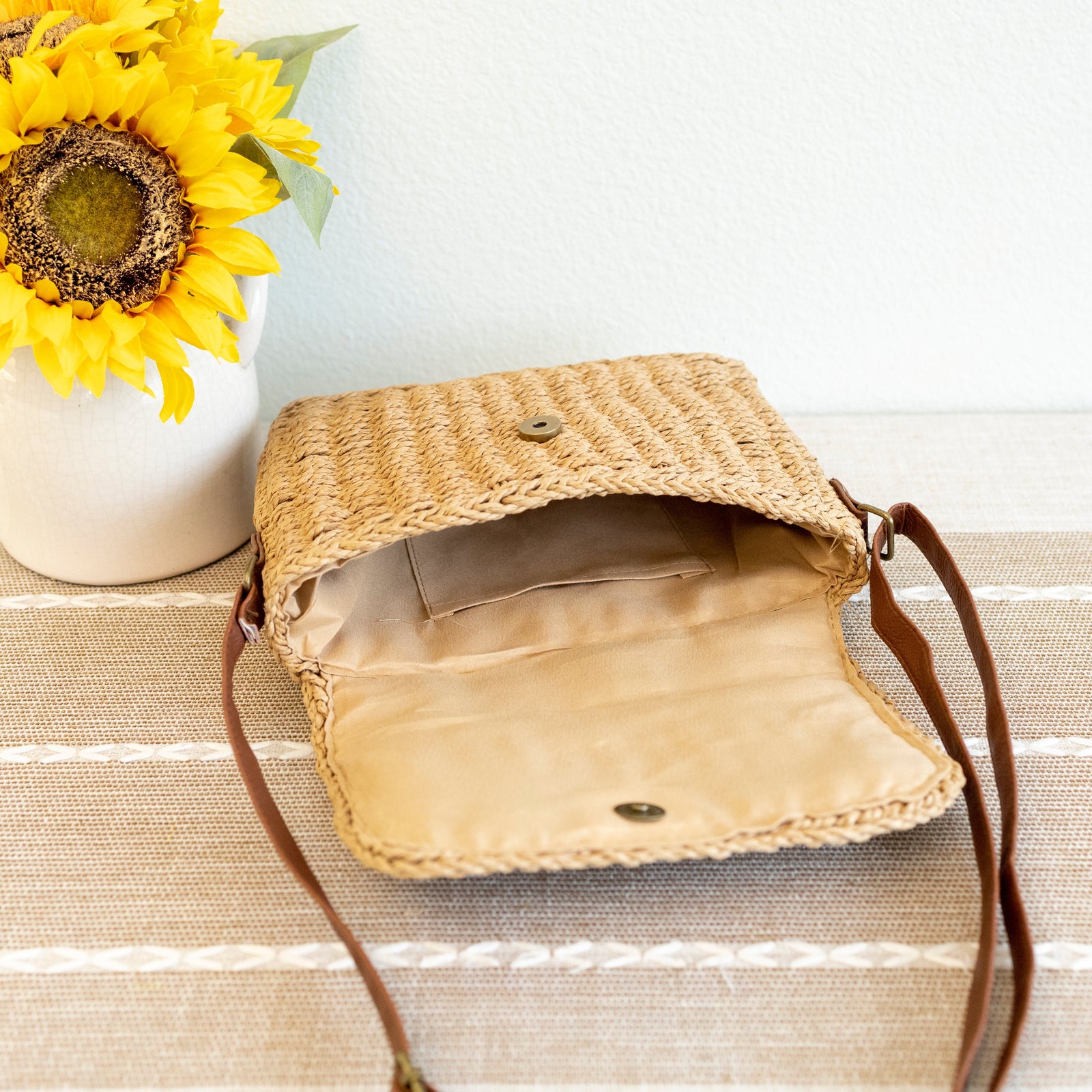 Women’s Straw Woven Messenger Bag with Flap for Beach, Vacation & Summer Outfits