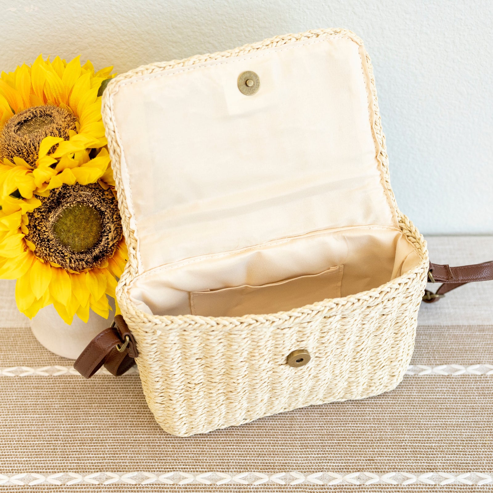 Women’s Straw Woven Messenger Bag with Flap for Beach, Vacation & Summer Outfits