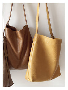 Women’s Simple Leather Tote Bag for Everyday City Outfits