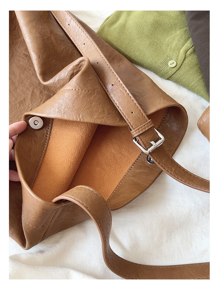Women’s Simple Leather Tote Bag for Everyday City Outfits