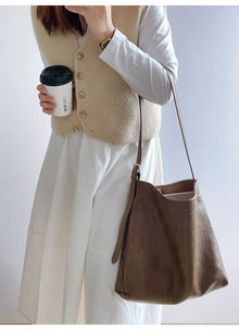 Women’s Simple Leather Tote Bag for Everyday City Outfits