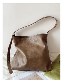 Women’s Simple Leather Tote Bag for Everyday City Outfits