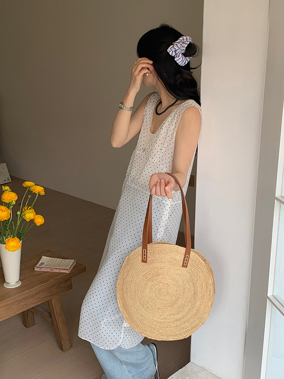 Women’s Round Raffia Woven Shoulder Bag with Genuine Leather Straps Tote Bag for Beach, Vacation & Summer Outfits