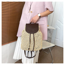 Geflochtener Stroh-Rucksack für Damen mit Lederriemen und Überschlag – Tragetasche für Strand, Urlaub & Sommer-Outfits