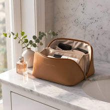 Großer Flat-Lay Make-up-Organizer aus veganem Leder – Reise-Kosmetiktasche