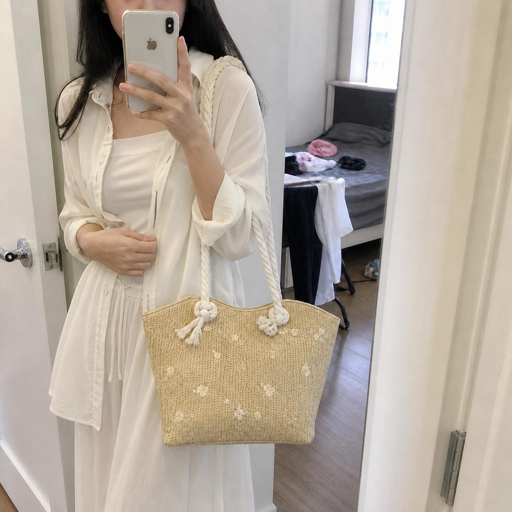 Embroidered Straw Shoulder Bag for Women, Floral Lightweight Summer Beach Purse