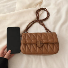 Kleine braune gesteppte Crossbody-Tasche aus veganem Leder – kompakte Schultertasche