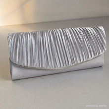 Plissierte Satin-Abendclutch, Brauttasche mit goldenem Ringgriff und Envelope-Tasche
