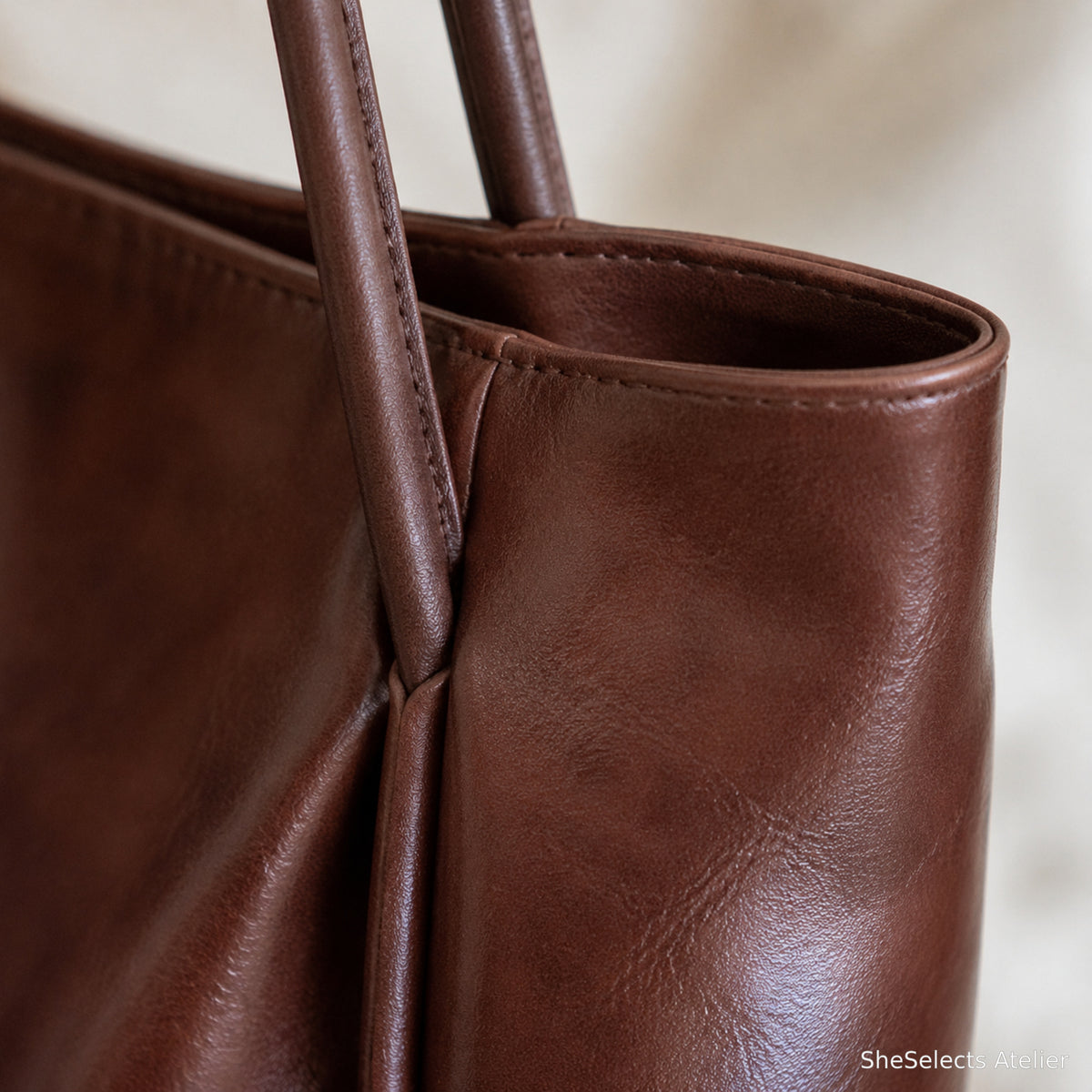 Long shoulder handle attachment and side gusset close up